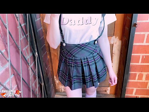 ❤️ Schoolgirl Sucks nws dick tob thiab fucks es tsis txhob ntawm chav kawm. ❌  porn  ntawm peb  ❤